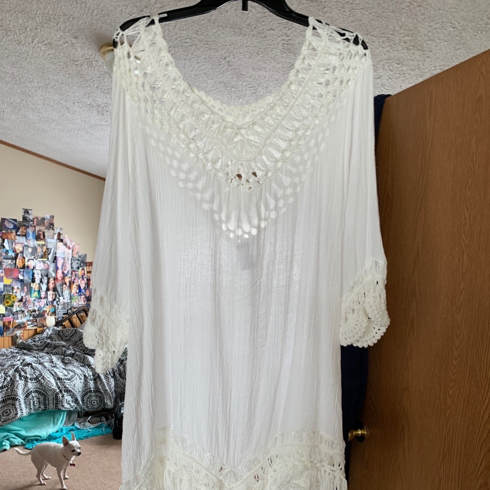 Flowey, crocheted white tunic, size 4X.